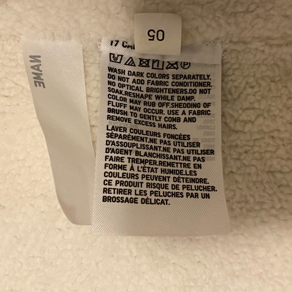 Uniqlo kids size 7-8 sweater - Picture 2 of 6